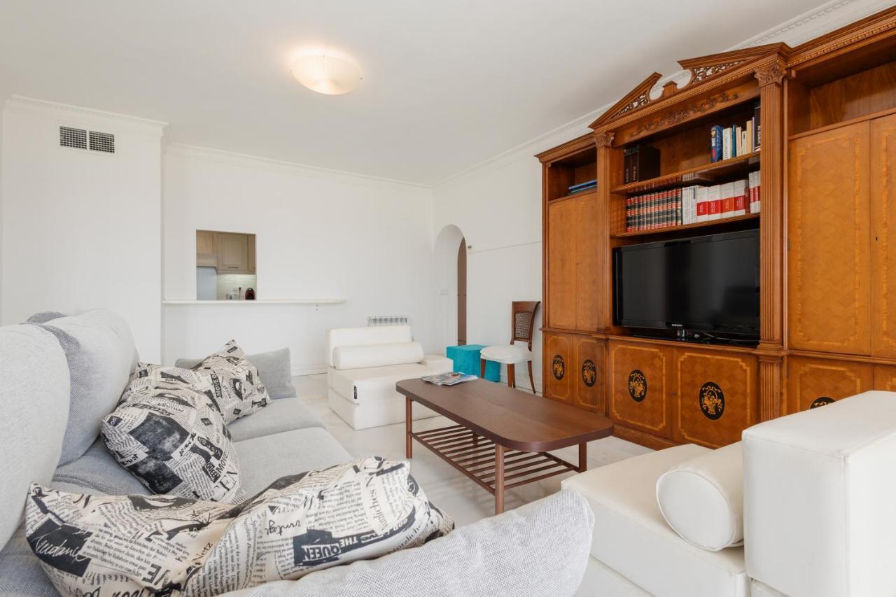 Home, With Direct Access To The Beach, Sea Views And South Facing, In Puerto Banus Apartamento Marbella
