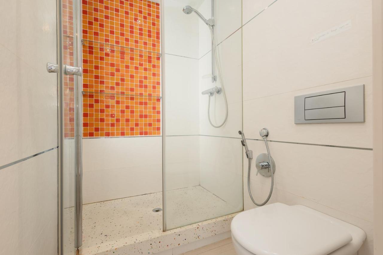 Apartamento Home, With Direct Access To The Beach, Sea Views And South Facing, In Puerto Banus