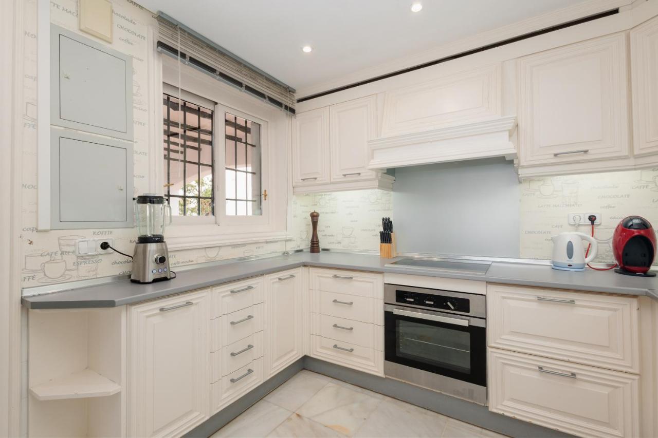 Apartment Home, With Direct Access To The Beach, Sea Views And South Facing, In Puerto Banus