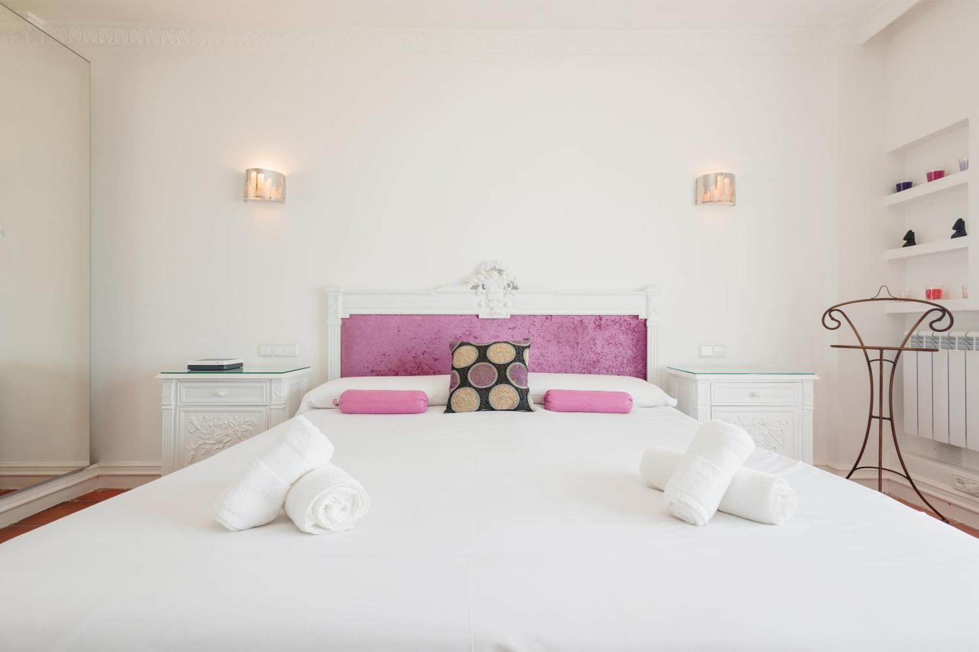 Home, With Direct Access To The Beach, Sea Views And South Facing, In Puerto Banus Apartment