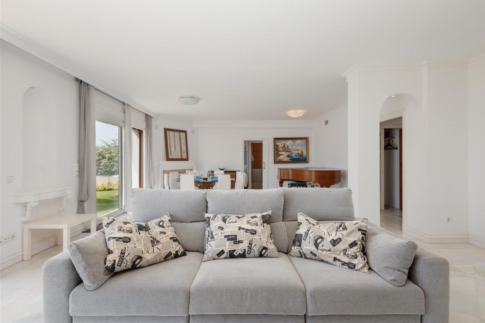 Apartment Home, With Direct Access To The Beach, Sea Views And South Facing, In Puerto Banus Marbella