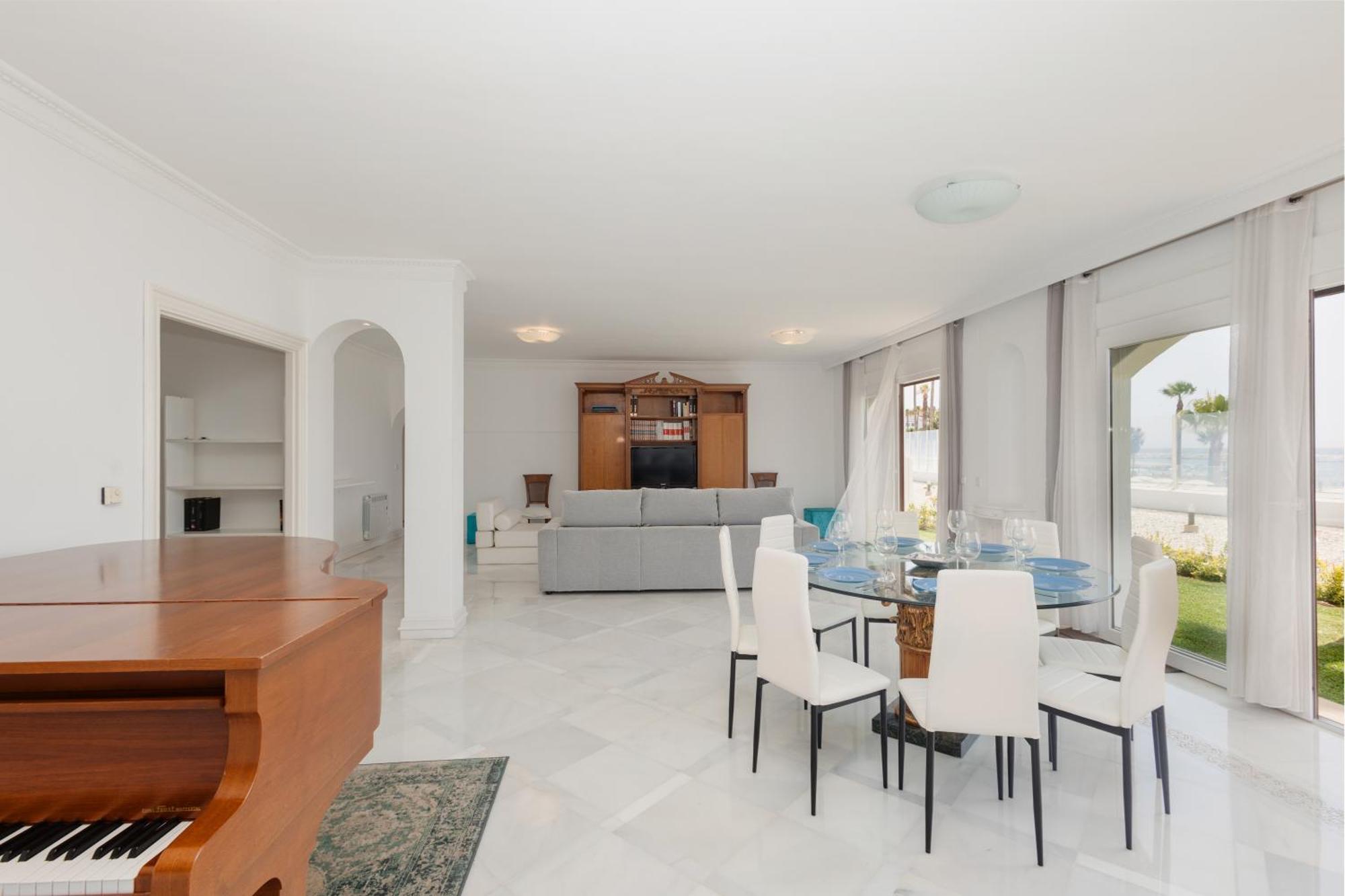 Apartment Home, With Direct Access To The Beach, Sea Views And South Facing, In Puerto Banus *