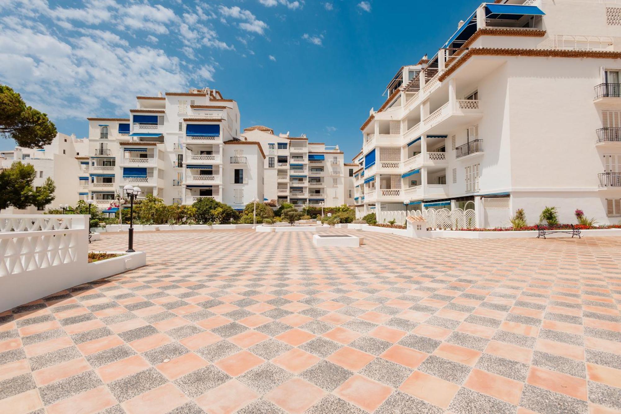 Apartment Home, With Direct Access To The Beach, Sea Views And South Facing, In Puerto Banus Marbella